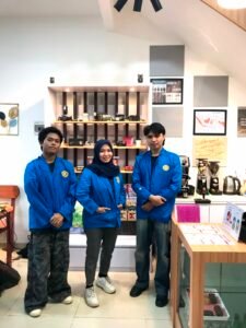Mahasiswa Universitas Pamulang Kembangkan Aplikasi Presensi Karyawan Berbasis Android di Harasa Coffee & Eatery